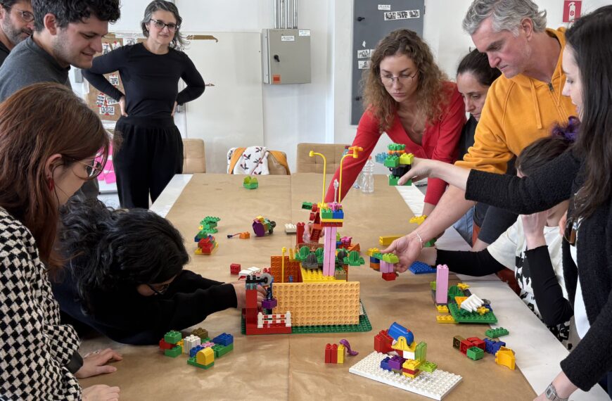 Critical consciousness in Prospective Design